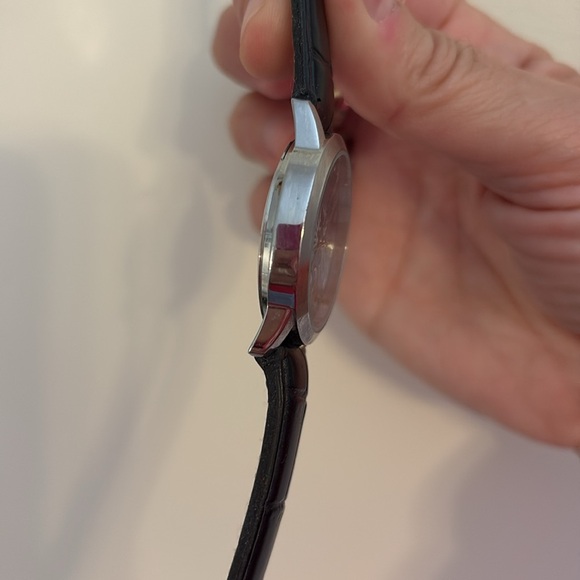 Disney Parks Mickey Mouse Watch Like New - Picture 6 of 8